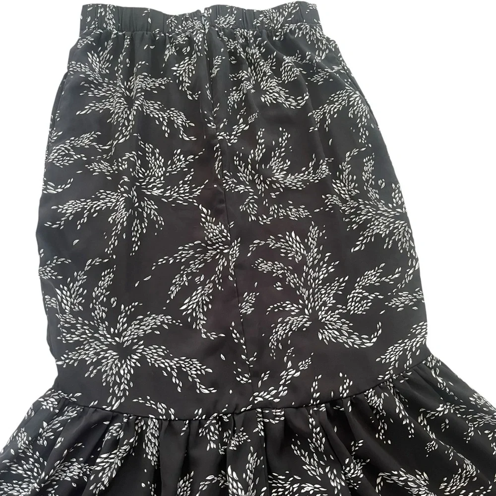 Entro Women’s Sz Small Black White Floral Print Button Front Fishtail Midi Skirt